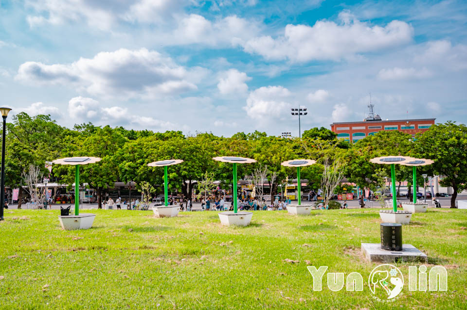 雲林斗六景點〡斗六膨鼠森林公園〡好鄰居金瓜鼠公園, 多樣化遊具設施增添新鮮感, 松果子滑梯好玩又吸睛, 走步道與松鼠不期而遇, 超威親子公園