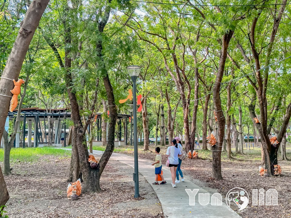 雲林斗六景點〡斗六膨鼠森林公園〡好鄰居金瓜鼠公園, 多樣化遊具設施增添新鮮感, 松果子滑梯好玩又吸睛, 走步道與松鼠不期而遇, 超威親子公園