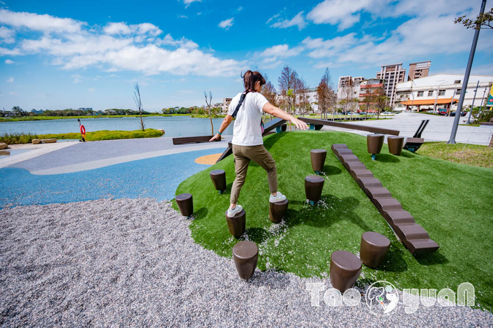 桃園大園景點〡華興池公園〡華興池生態埤塘公園, 多功能特色公園震撼登場, 遊戲區放電數飛機, 還有夏日戲水區, 喬寓咖啡The QiAO絕美視角