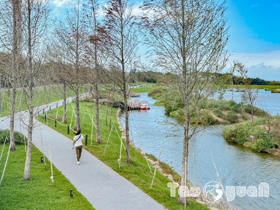 桃園大園景點〡華興池公園〡華興池生態埤塘公園, 多功能特色公園震撼登場, 遊戲區放電數飛機, 還有夏日戲水區, 喬寓咖啡The QiAO絕美視角