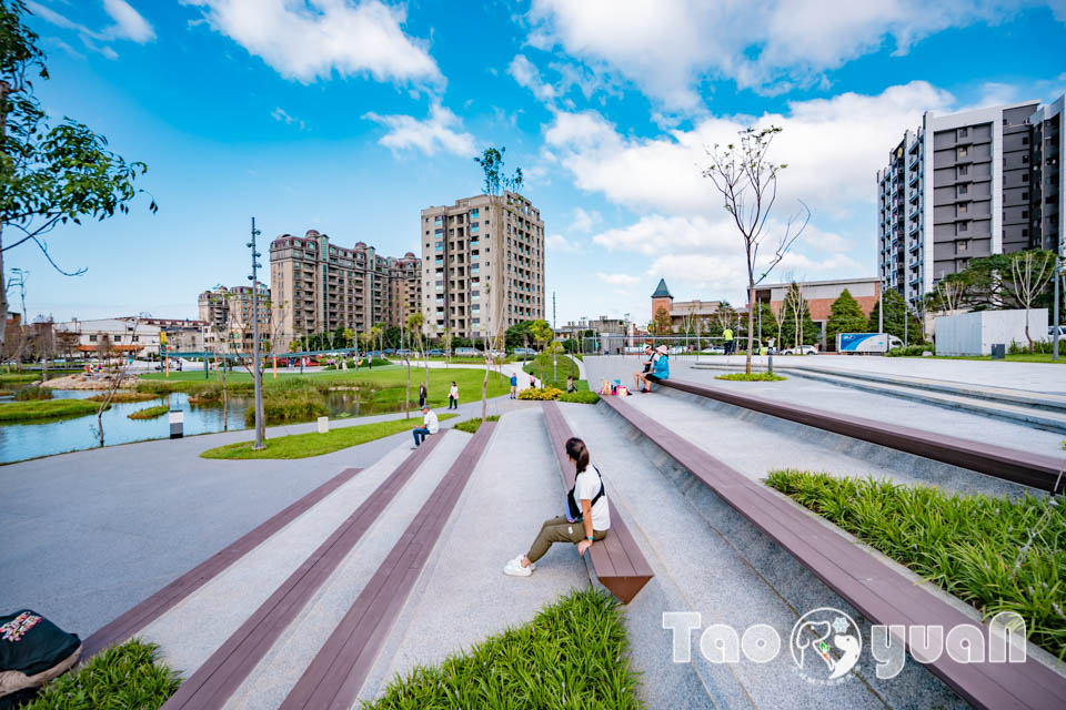 桃園大園景點〡華興池公園〡華興池生態埤塘公園, 多功能特色公園震撼登場, 遊戲區放電數飛機, 還有夏日戲水區, 喬寓咖啡The QiAO絕美視角