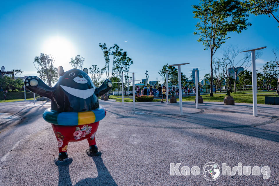 高雄前鎮景點〡時代公園〡森林遊戲塔溜滑梯, 高雄熊歡樂遊戲場, 夏日戲水池, 搭輕軌就能到