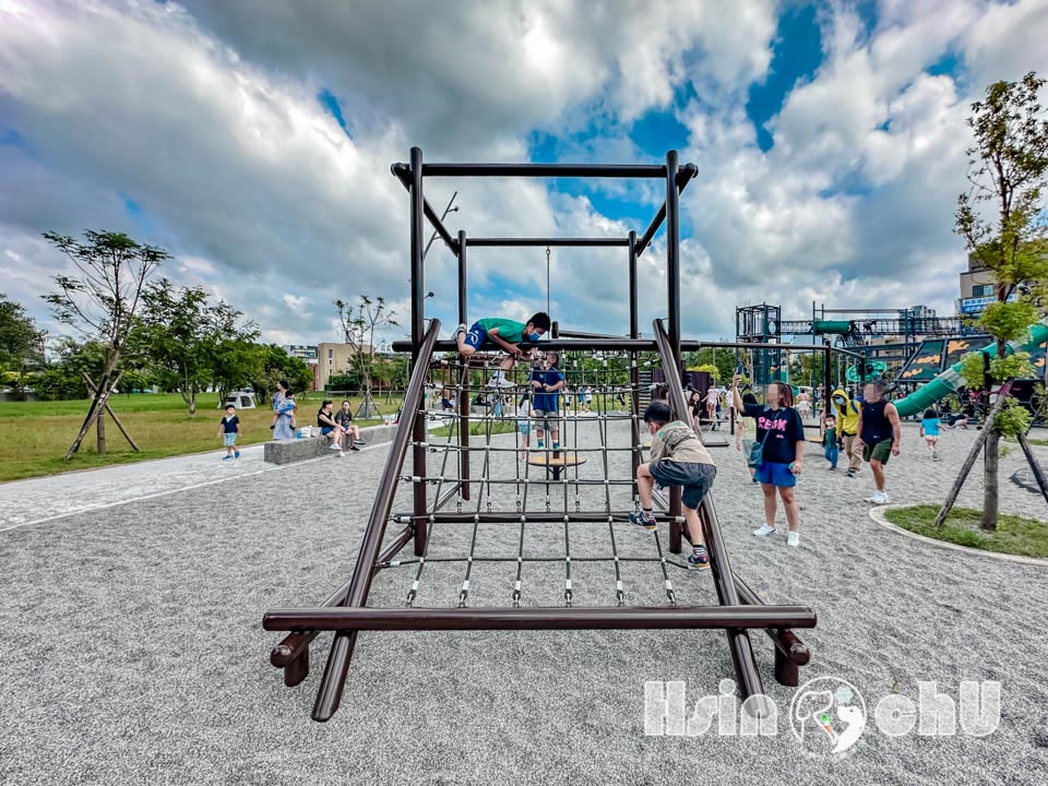 新竹湖口景點〡湖口公五特色公園〡裝甲戰車公園, 迷彩戰車遊戲場, 小勇士們五百障礙闖關趣, 小小兵沙坑堆沙堡