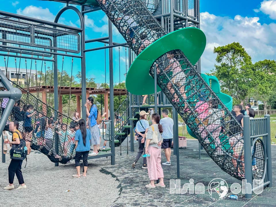 新竹湖口景點〡湖口公五特色公園〡裝甲戰車公園, 迷彩戰車遊戲場, 小勇士們五百障礙闖關趣, 小小兵沙坑堆沙堡