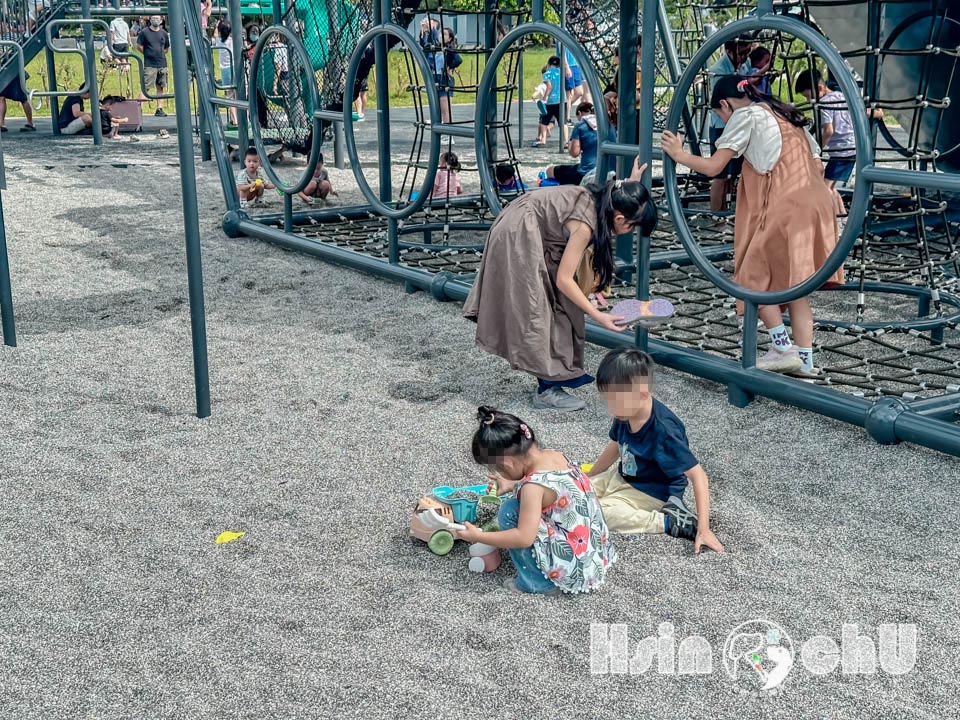 新竹湖口景點〡湖口公五特色公園〡裝甲戰車公園, 迷彩戰車遊戲場, 小勇士們五百障礙闖關趣, 小小兵沙坑堆沙堡