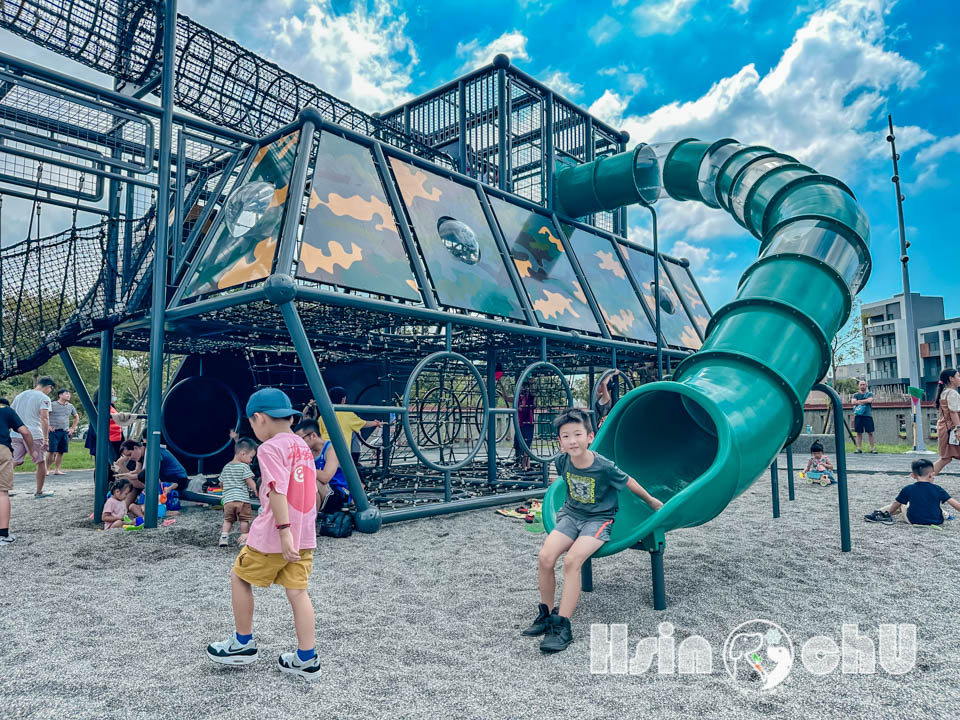 新竹湖口景點〡湖口公五特色公園〡裝甲戰車公園, 迷彩戰車遊戲場, 小勇士們五百障礙闖關趣, 小小兵沙坑堆沙堡