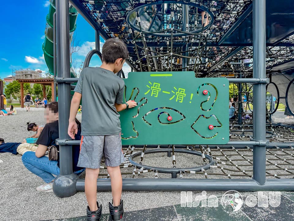 新竹湖口景點〡湖口公五特色公園〡裝甲戰車公園, 迷彩戰車遊戲場, 小勇士們五百障礙闖關趣, 小小兵沙坑堆沙堡