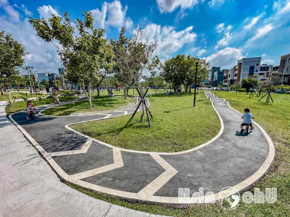 新竹湖口景點〡湖口公五特色公園〡裝甲戰車公園, 迷彩戰車遊戲場, 小勇士們五百障礙闖關趣, 小小兵沙坑堆沙堡