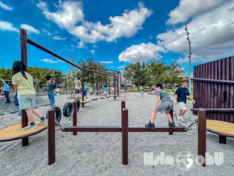 新竹湖口景點〡湖口公五特色公園〡裝甲戰車公園, 迷彩戰車遊戲場, 小勇士們五百障礙闖關趣, 小小兵沙坑堆沙堡