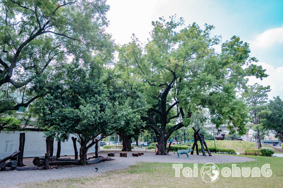 台中市區景點〡豬事圓滿公園〡收集七福星豬仔添好運, 豬豬遊戲場GOGOGO, 全台最可愛廁所在這裡