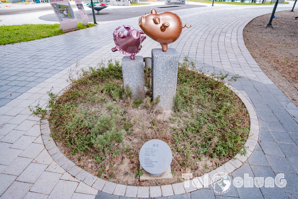 台中市區景點〡豬事圓滿公園〡收集七福星豬仔添好運, 豬豬遊戲場GOGOGO, 全台最可愛廁所在這裡