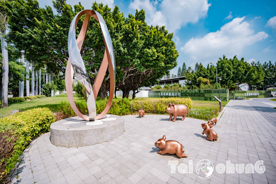 台中市區景點〡豬事圓滿公園〡收集七福星豬仔添好運, 豬豬遊戲場GOGOGO, 全台最可愛廁所在這裡