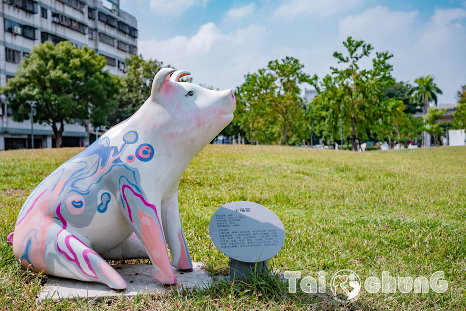 台中市區景點〡豬事圓滿公園〡收集七福星豬仔添好運, 豬豬遊戲場GOGOGO, 全台最可愛廁所在這裡