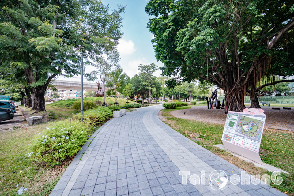 台中市區景點〡豬事圓滿公園〡收集七福星豬仔添好運, 豬豬遊戲場GOGOGO, 全台最可愛廁所在這裡