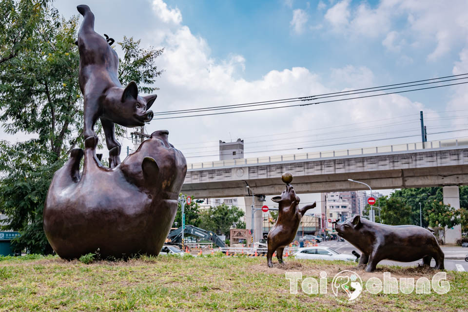 台中市區景點〡豬事圓滿公園〡收集七福星豬仔添好運, 豬豬遊戲場GOGOGO, 全台最可愛廁所在這裡