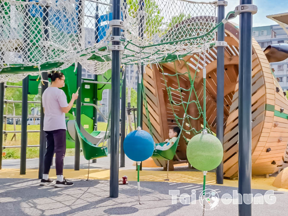 台中市區景點〡豬事圓滿公園〡收集七福星豬仔添好運, 豬豬遊戲場GOGOGO, 全台最可愛廁所在這裡