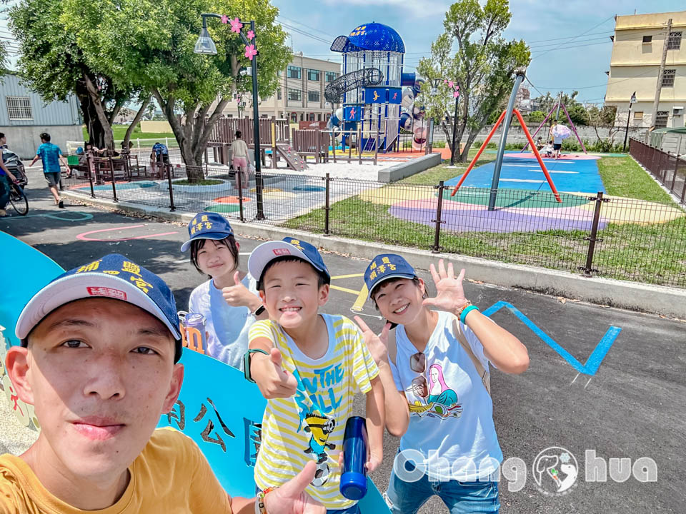 彰化埔鹽景點〡埔南運動公園〡冠軍帽遊戲場小巧吸睛, 圍欄式沙池玩得更安心, 順澤宮祈福領帽添好運, 彰化最新特色順遊點