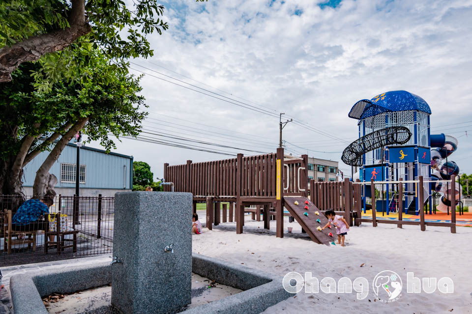 彰化埔鹽景點〡埔南運動公園〡冠軍帽遊戲場小巧吸睛, 圍欄式沙池玩得更安心, 順澤宮祈福領帽添好運, 彰化最新特色順遊點