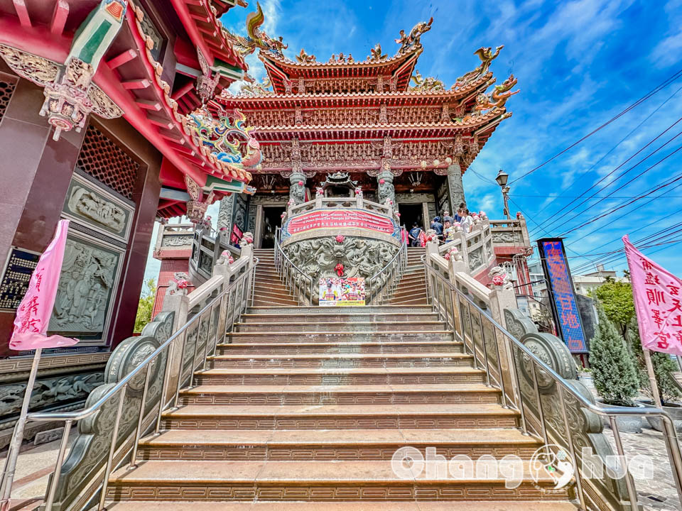 彰化埔鹽景點〡埔南運動公園〡冠軍帽遊戲場小巧吸睛, 圍欄式沙池玩得更安心, 順澤宮祈福領帽添好運, 彰化最新特色順遊點