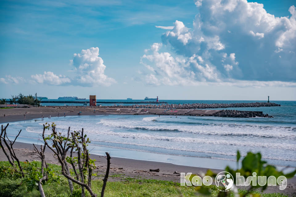 高雄鼓山景點〡海岸線咖啡西灣店〡海景第一排咖啡廳, 西子灣海域中心2樓, 玩沙踏水賞夕陽