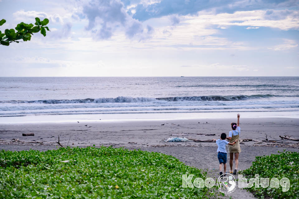 高雄鼓山景點〡海岸線咖啡西灣店〡海景第一排咖啡廳, 西子灣海域中心2樓, 玩沙踏水賞夕陽