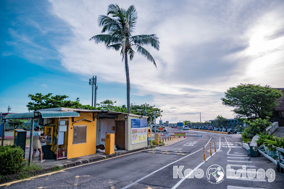 高雄鼓山景點〡海岸線咖啡西灣店〡海景第一排咖啡廳, 西子灣海域中心2樓, 玩沙踏水賞夕陽