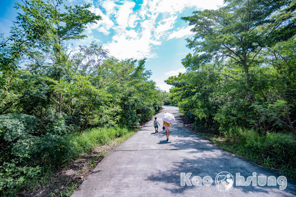 高雄彌陀景點〡漯底山自然公園〡軍事用地變身觀光景點, 超迷你版月世界, 碉堡觀景台賞景, 必走漯底山吊橋