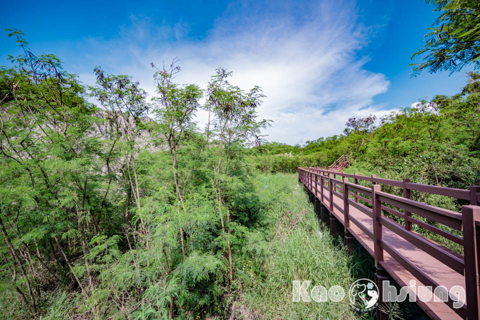 高雄彌陀景點〡漯底山自然公園〡軍事用地變身觀光景點, 超迷你版月世界, 碉堡觀景台賞景, 必走漯底山吊橋