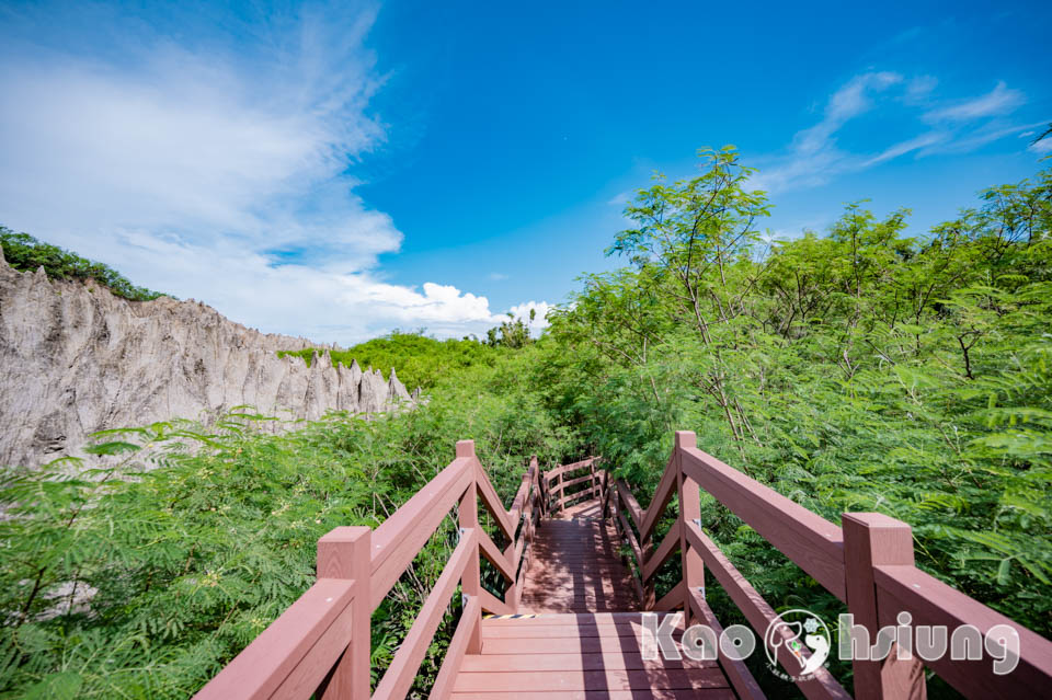 高雄彌陀景點〡漯底山自然公園〡軍事用地變身觀光景點, 超迷你版月世界, 碉堡觀景台賞景, 必走漯底山吊橋