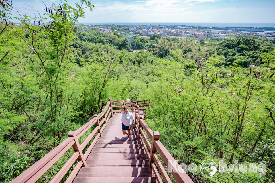 高雄彌陀景點〡漯底山自然公園〡軍事用地變身觀光景點, 超迷你版月世界, 碉堡觀景台賞景, 必走漯底山吊橋