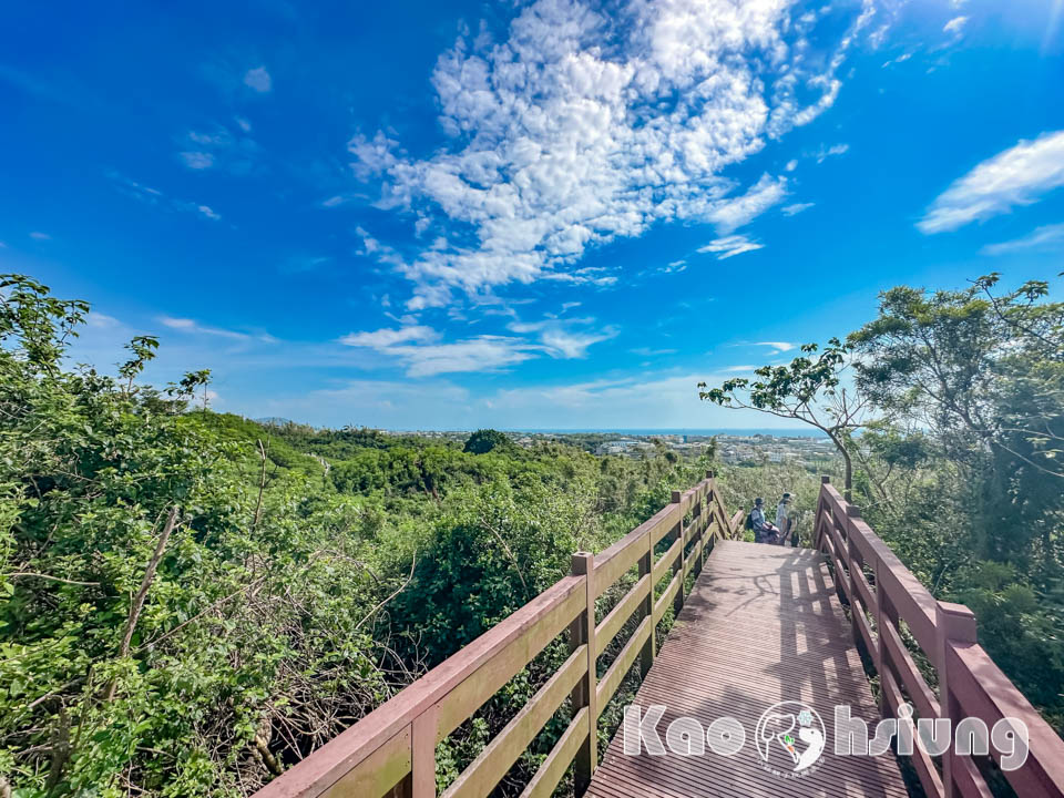 高雄彌陀景點〡漯底山自然公園〡軍事用地變身觀光景點, 超迷你版月世界, 碉堡觀景台賞景, 必走漯底山吊橋