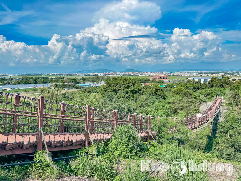 高雄彌陀景點〡漯底山自然公園〡軍事用地變身觀光景點, 超迷你版月世界, 碉堡觀景台賞景, 必走漯底山吊橋