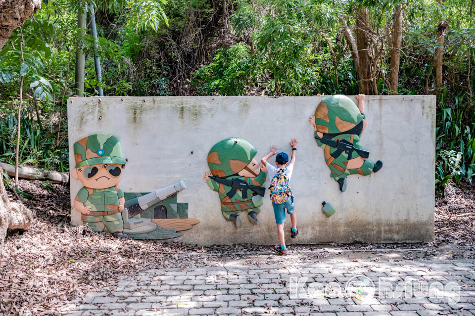 高雄彌陀景點〡漯底山自然公園〡軍事用地變身觀光景點, 超迷你版月世界, 碉堡觀景台賞景, 必走漯底山吊橋