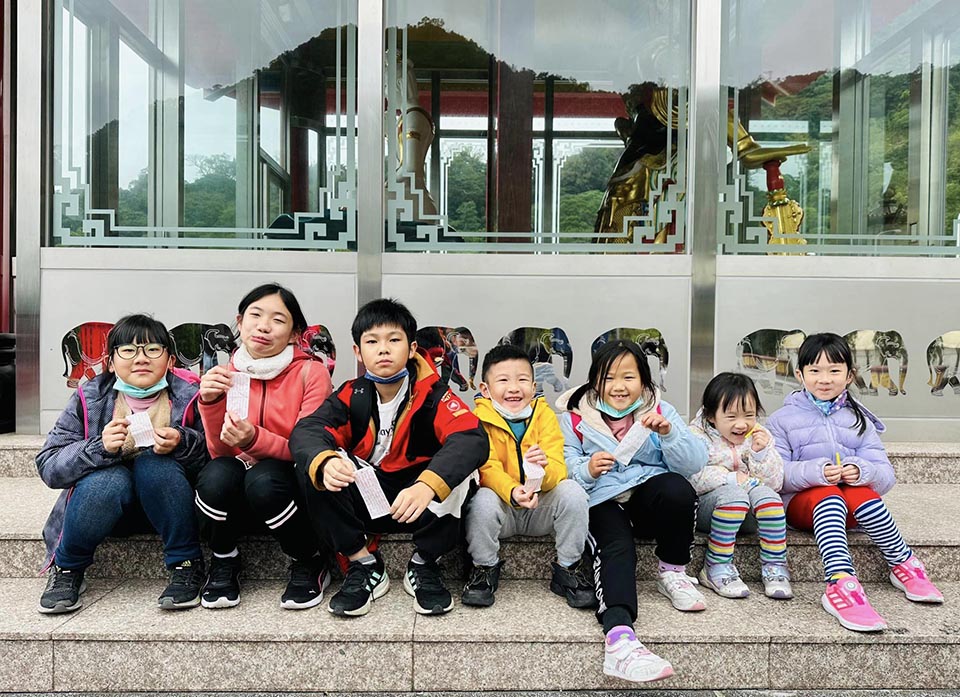 1210-1 新北五股景點〡凌雲禪寺〡歷史悠久充滿故事,金身千手千眼觀世音菩薩,萬綠叢中耀眼的建築