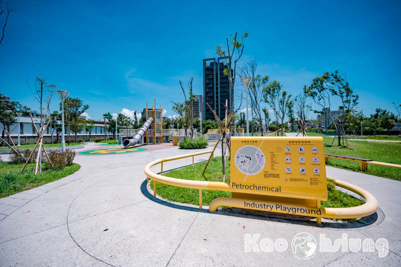 高雄前鎮景點〡籬仔內公園〡工業風格遊戲場, 燃燒塔意象滑梯, 五感互動設施, 溶入工廠元素的特色公園