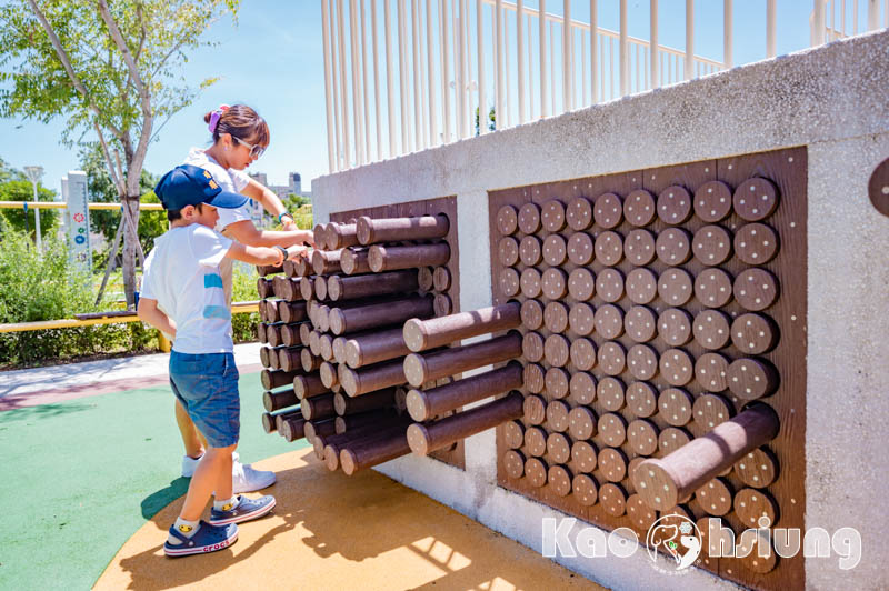 高雄前鎮景點〡籬仔內公園〡工業風格遊戲場, 燃燒塔意象滑梯, 五感互動設施, 溶入工廠元素的特色公園