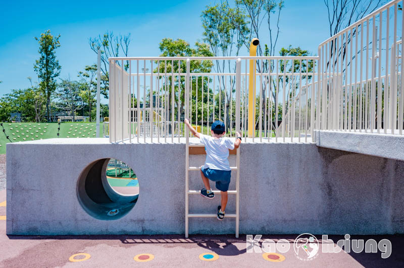 高雄前鎮景點〡籬仔內公園〡工業風格遊戲場, 燃燒塔意象滑梯, 五感互動設施, 溶入工廠元素的特色公園