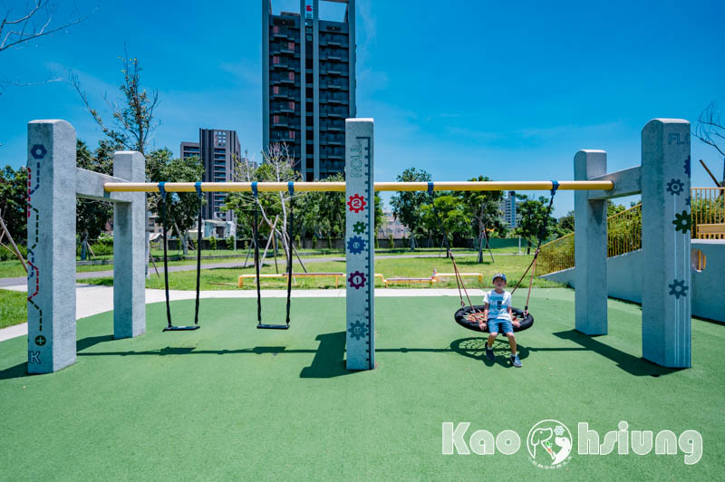 高雄前鎮景點〡籬仔內公園〡工業風格遊戲場, 燃燒塔意象滑梯, 五感互動設施, 溶入工廠元素的特色公園