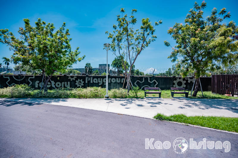 高雄前鎮景點〡籬仔內公園〡工業風格遊戲場, 燃燒塔意象滑梯, 五感互動設施, 溶入工廠元素的特色公園