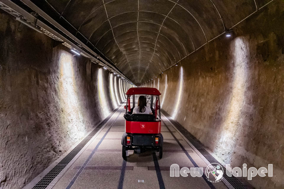 新北貢寮景點〡福隆舊草嶺隧道〡跨越兩縣市的隧道, 期間限定光之影藝術廊道, 隧道專屬嘟嘟車可愛上市, 360度觀景台賞景看火車