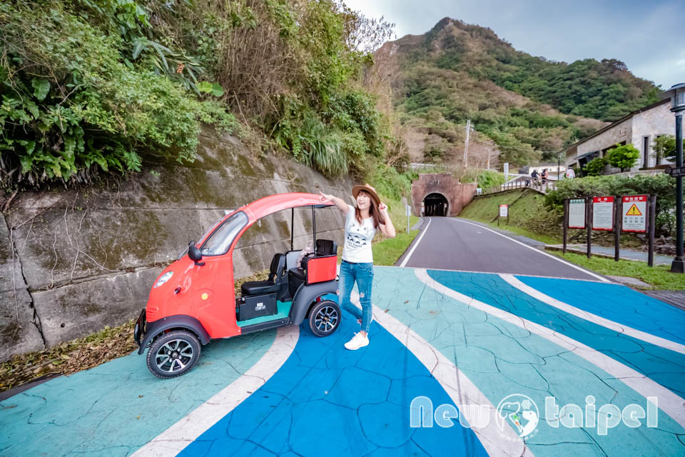 新北貢寮景點〡福隆舊草嶺隧道〡跨越兩縣市的隧道, 期間限定光之影藝術廊道, 隧道專屬嘟嘟車可愛上市, 360度觀景台賞景看火車