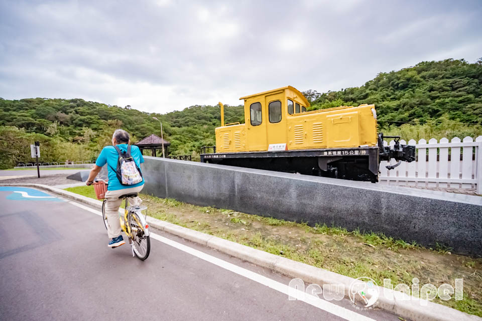 新北貢寮景點〡福隆舊草嶺隧道〡跨越兩縣市的隧道, 期間限定光之影藝術廊道, 隧道專屬嘟嘟車可愛上市, 360度觀景台賞景看火車