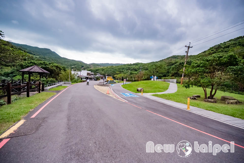 新北貢寮景點〡福隆舊草嶺隧道〡跨越兩縣市的隧道, 期間限定光之影藝術廊道, 隧道專屬嘟嘟車可愛上市, 360度觀景台賞景看火車