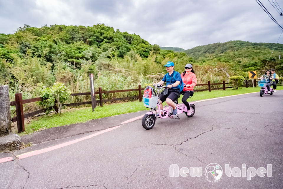 新北貢寮景點〡福隆舊草嶺隧道〡跨越兩縣市的隧道, 期間限定光之影藝術廊道, 隧道專屬嘟嘟車可愛上市, 360度觀景台賞景看火車