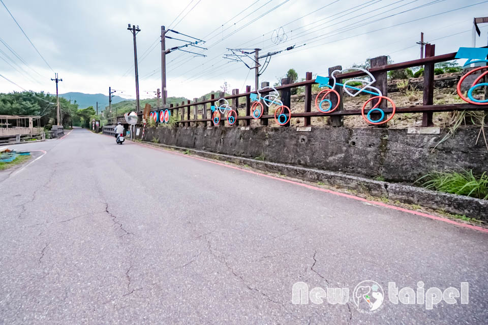 新北貢寮景點〡福隆舊草嶺隧道〡跨越兩縣市的隧道, 期間限定光之影藝術廊道, 隧道專屬嘟嘟車可愛上市, 360度觀景台賞景看火車