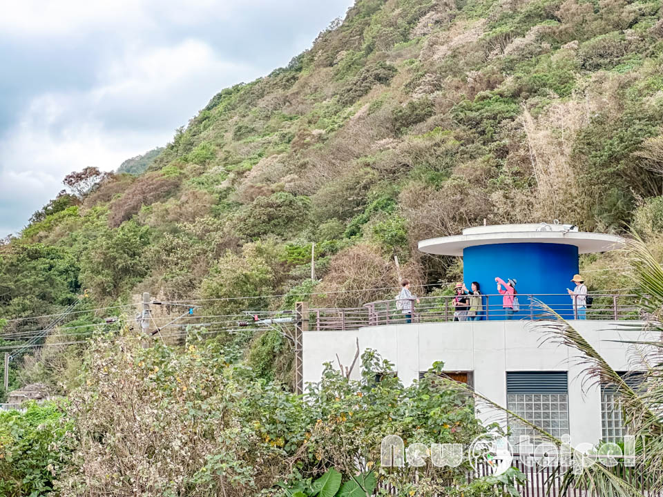 新北貢寮景點〡福隆舊草嶺隧道〡跨越兩縣市的隧道, 期間限定光之影藝術廊道, 隧道專屬嘟嘟車可愛上市, 360度觀景台賞景看火車