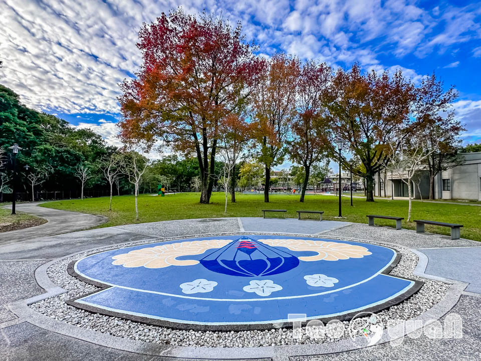 桃園大溪景點〡傘儲酷公園〡特色飛機遊戲場, 幼幼傘兵集合囉, 傘徽廣場超吸睛, 桃園親子特色公園