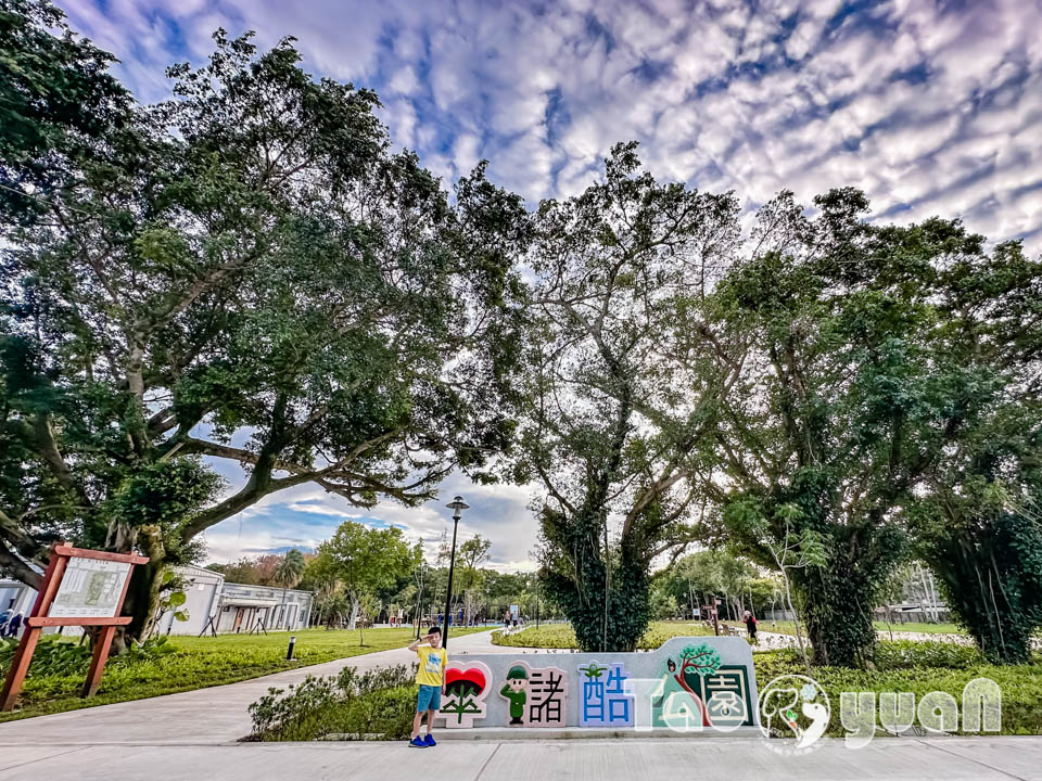 桃園大溪景點〡傘儲酷公園〡特色飛機遊戲場, 幼幼傘兵集合囉, 傘徽廣場超吸睛, 桃園親子特色公園