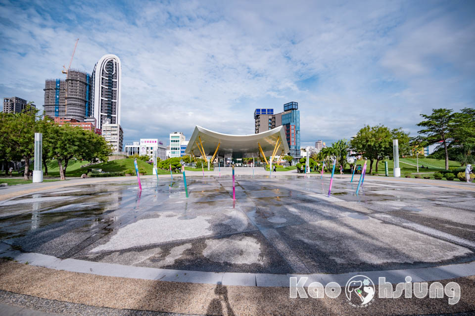 高雄前金景點〡高雄中央公園〡捷運站前綠地公園, 貓頭鷹遊戲場, 景觀湖觀察生態, 假日野餐好地點, 還有夏日戲水區, 滑草場溜一波