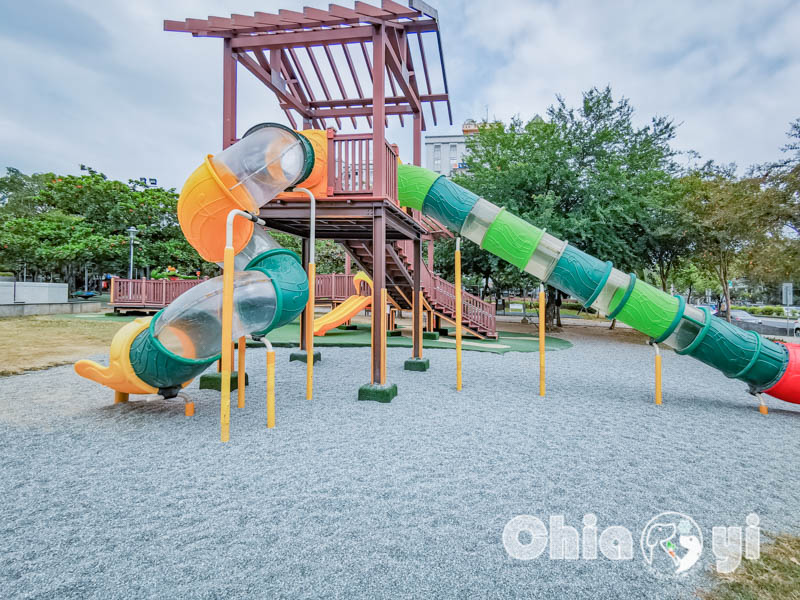 嘉義市區景點〡嘉義文化公園〡諸羅樹蛙共融遊戲場, 蛙蹼造型溜滑梯, 夏日地泉戲水池, 順遊文化路觀光夜市